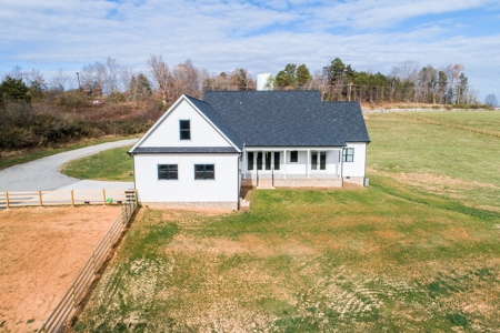 Modern Farmhouse w/acreage For Sale in the Foothills of NC! - image 9