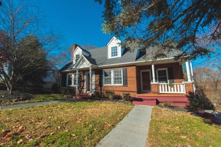 Beautiful Home for Sale in Christiansburg VA - image 1