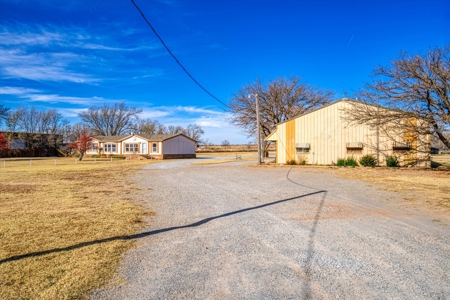 Home For Sale In Elk City, Oklahoma - image 5