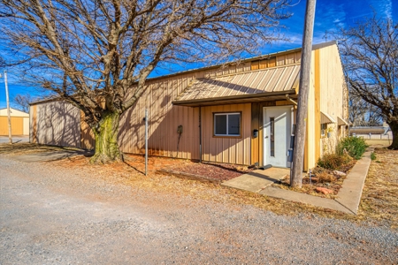 Home For Sale In Elk City, Oklahoma - image 38