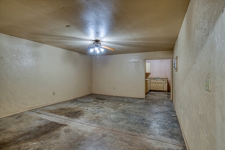 Home For Sale In Elk City, Oklahoma - image 42