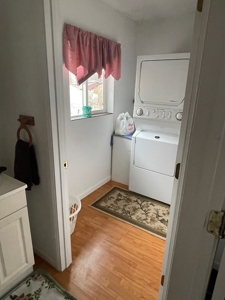 3 bed/1.5 bath 1084 sq.ft Clean home with Large back yard - image 3