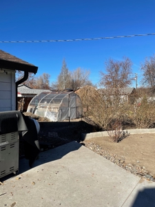 3 bed/1.5 bath 1084 sq.ft Clean home with Large back yard - image 10