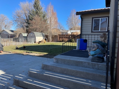 3 bed/1.5 bath 1084 sq.ft Clean home with Large back yard - image 14