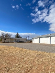 Edgewood, New Mexico 3 bedroom/ 2 bath home on 1.5 Acres! - image 4
