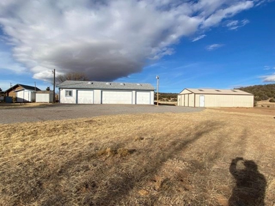 Edgewood, New Mexico 3 bedroom/ 2 bath home on 1.5 Acres! - image 5