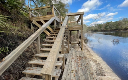 Suwannee Riverfront Property w/ Power, Well & Septic - image 2