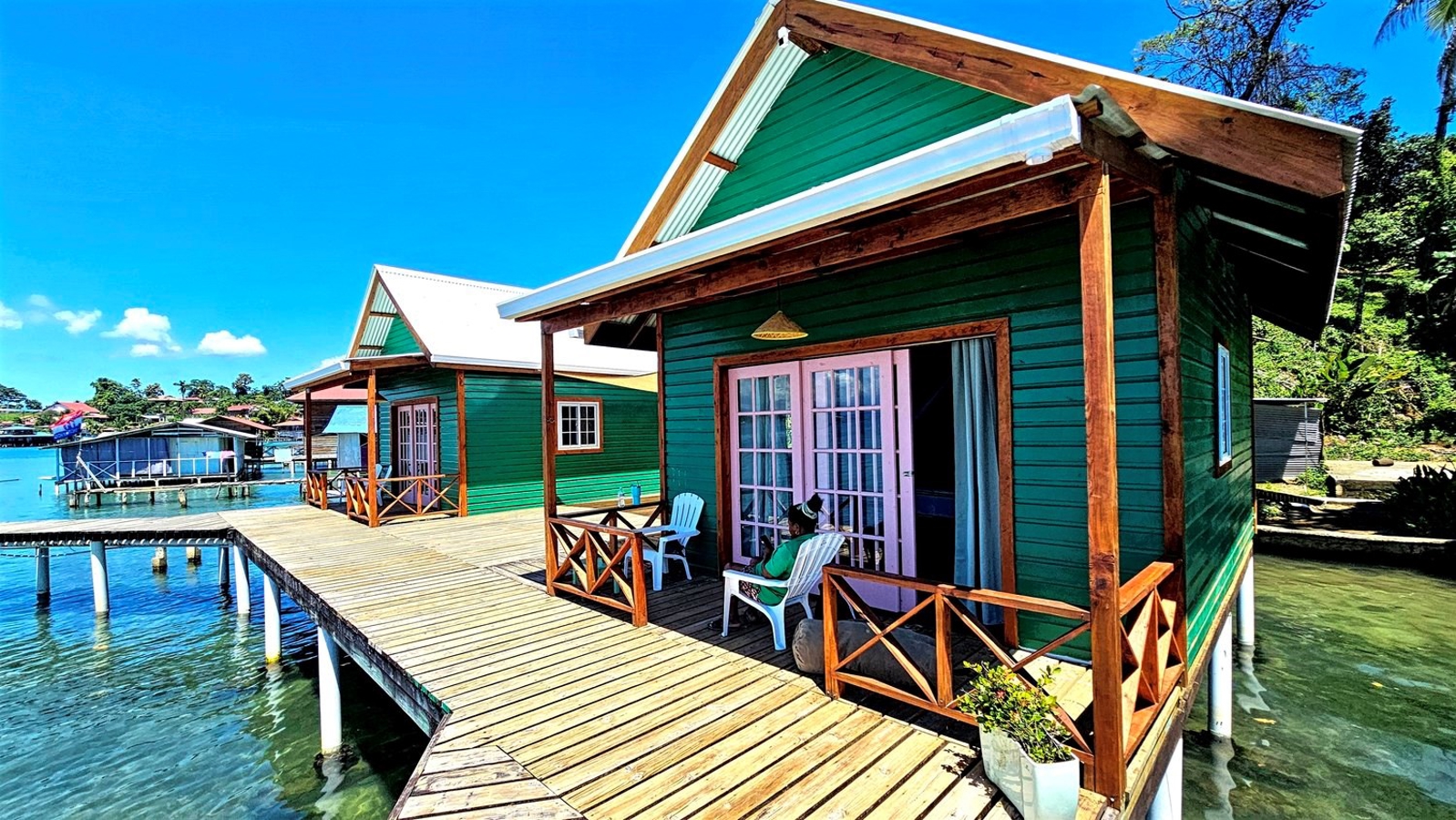 Turnkey Overwater Bungalow Business + Restaurant — Old Bank, Isla Bastimentos - 11