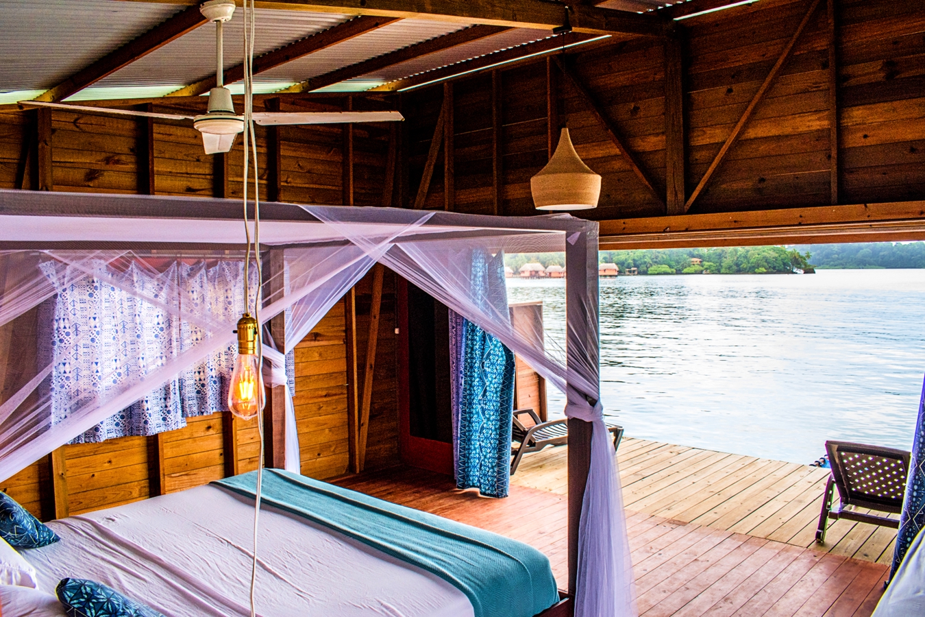 Turnkey Overwater Bungalow Business + Restaurant — Old Bank, Isla Bastimentos - 17