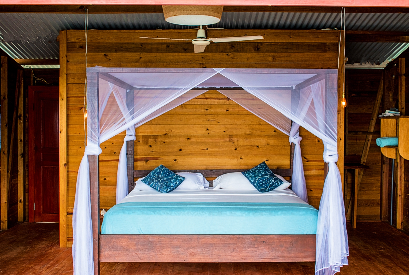 Turnkey Overwater Bungalow Business + Restaurant — Old Bank, Isla Bastimentos - 16
