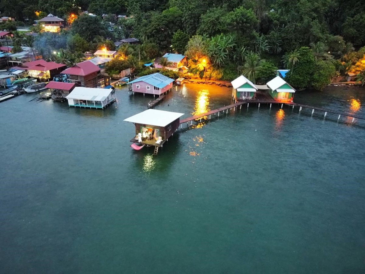 Turnkey Overwater Bungalow Business + Restaurant — Old Bank, Isla Bastimentos - 5