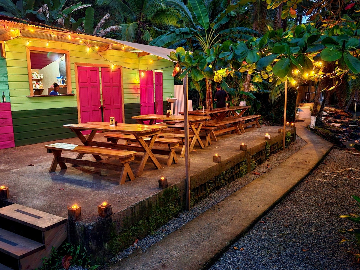Turnkey Overwater Bungalow Business + Restaurant — Old Bank, Isla Bastimentos - 14