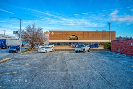 Commercial Investment Property For Sale in Harrison Arkansas - image 9