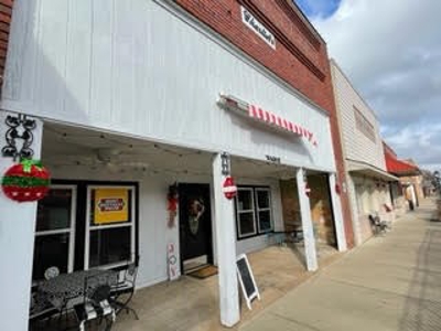 Historic Downtown Building w/ Restaurant For Sale in East TX - image 1