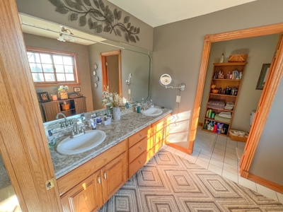 Country Home on 5 Acres Outside of Carlinville Illinois - image 33