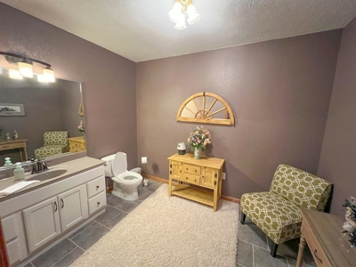 Country Home on 5 Acres Outside of Carlinville Illinois - image 46