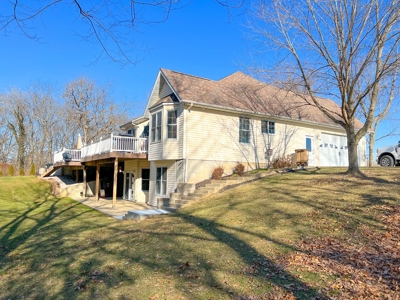 Country Home on 5 Acres Outside of Carlinville Illinois - image 7