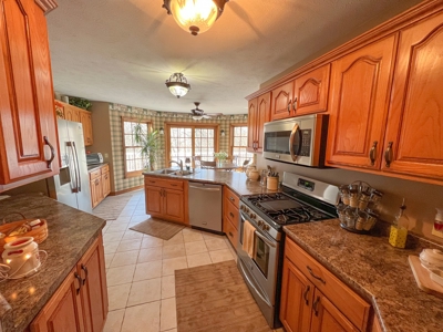 Country Home on 5 Acres Outside of Carlinville Illinois - image 10