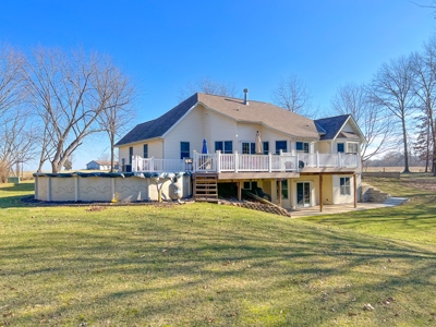 Country Home on 5 Acres Outside of Carlinville Illinois - image 1