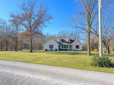 Country Home on 5 Acres Outside of Carlinville Illinois - image 3