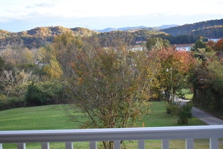 Cherokee Lake View Home in Bean Station, TN For Sale - image 18