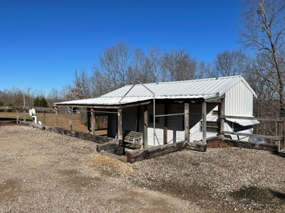 Unrestricted Land With Building For Sale In Hardin County - image 5