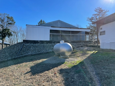 Unrestricted Land With Building For Sale In Hardin County - image 12