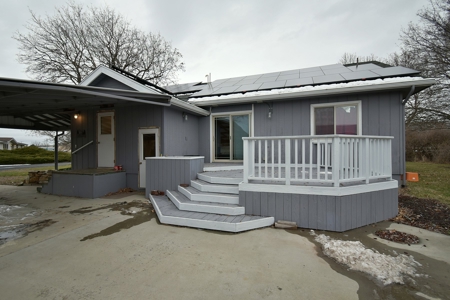 Country Home on 3.25 +/- Level Acres for Sale St. John, WA - image 2