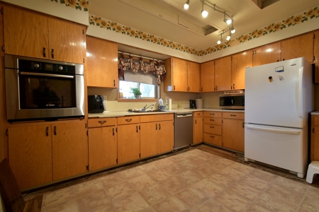 Country Home on 3.25 +/- Level Acres for Sale St. John, WA - image 12