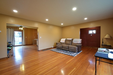 Country Home on 3.25 +/- Level Acres for Sale St. John, WA - image 6