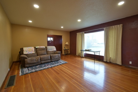 Country Home on 3.25 +/- Level Acres for Sale St. John, WA - image 3