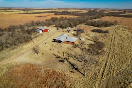 Country Home with Acreage for Sale, Roger Mills County, OK - image 1