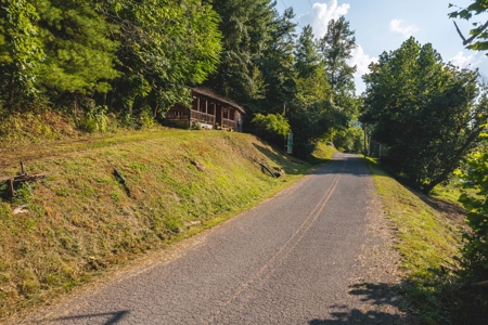 Rustic Cabin Overlooking Clinch River in East TN For Sale - image 7