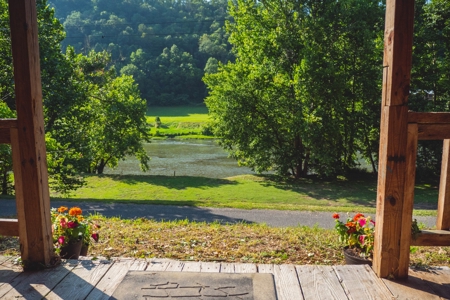Rustic Cabin Overlooking Clinch River in East TN For Sale - image 1