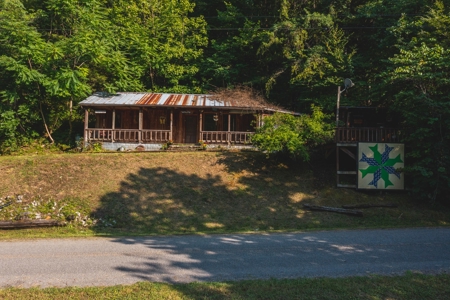 Rustic Cabin Overlooking Clinch River in East TN For Sale - image 5