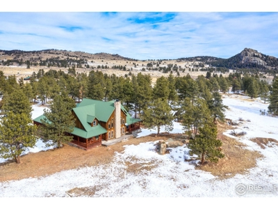 Exceptional Custom Log Home - image 11