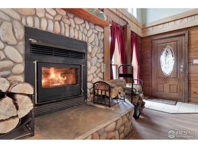 Exceptional Custom Log Home - image 8