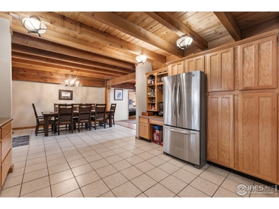 Exceptional Custom Log Home - image 6