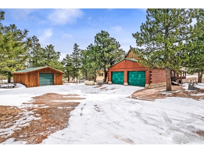 Exceptional Custom Log Home - image 10