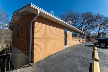 Pending! Home Commercial Building Basement Hwy 64 Waynesboro - image 2