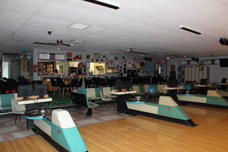 10-Lane Bowling Alley With Kitchen - image 3