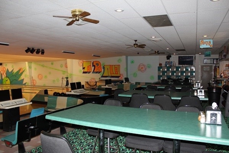 10-Lane Bowling Alley With Kitchen - image 4