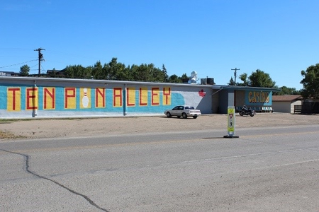 10-Lane Bowling Alley With Kitchen - image 13