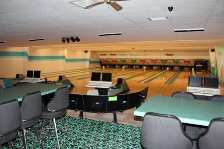 10-Lane Bowling Alley With Kitchen - image 1