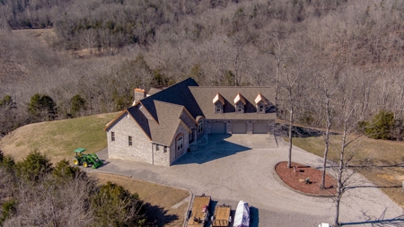 Luxury Lakeview Home in Burkesville, Kentucky - image 2