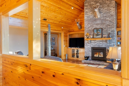 Luxury Lakeview Home in Burkesville, Kentucky - image 43