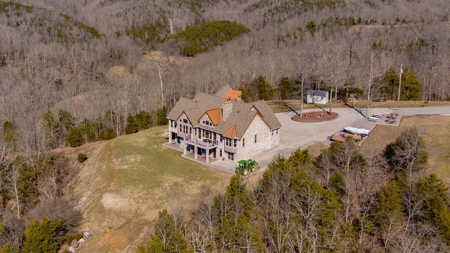 Luxury Lakeview Home in Burkesville, Kentucky - image 6