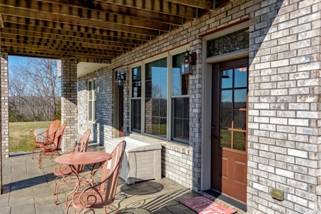 Luxury Lakeview Home in Burkesville, Kentucky - image 15