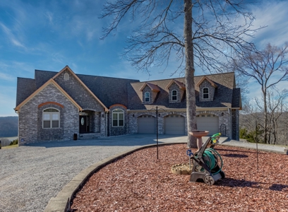 Luxury Lakeview Home in Burkesville, Kentucky - image 13