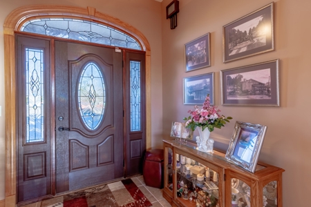 Luxury Lakeview Home in Burkesville, Kentucky - image 28